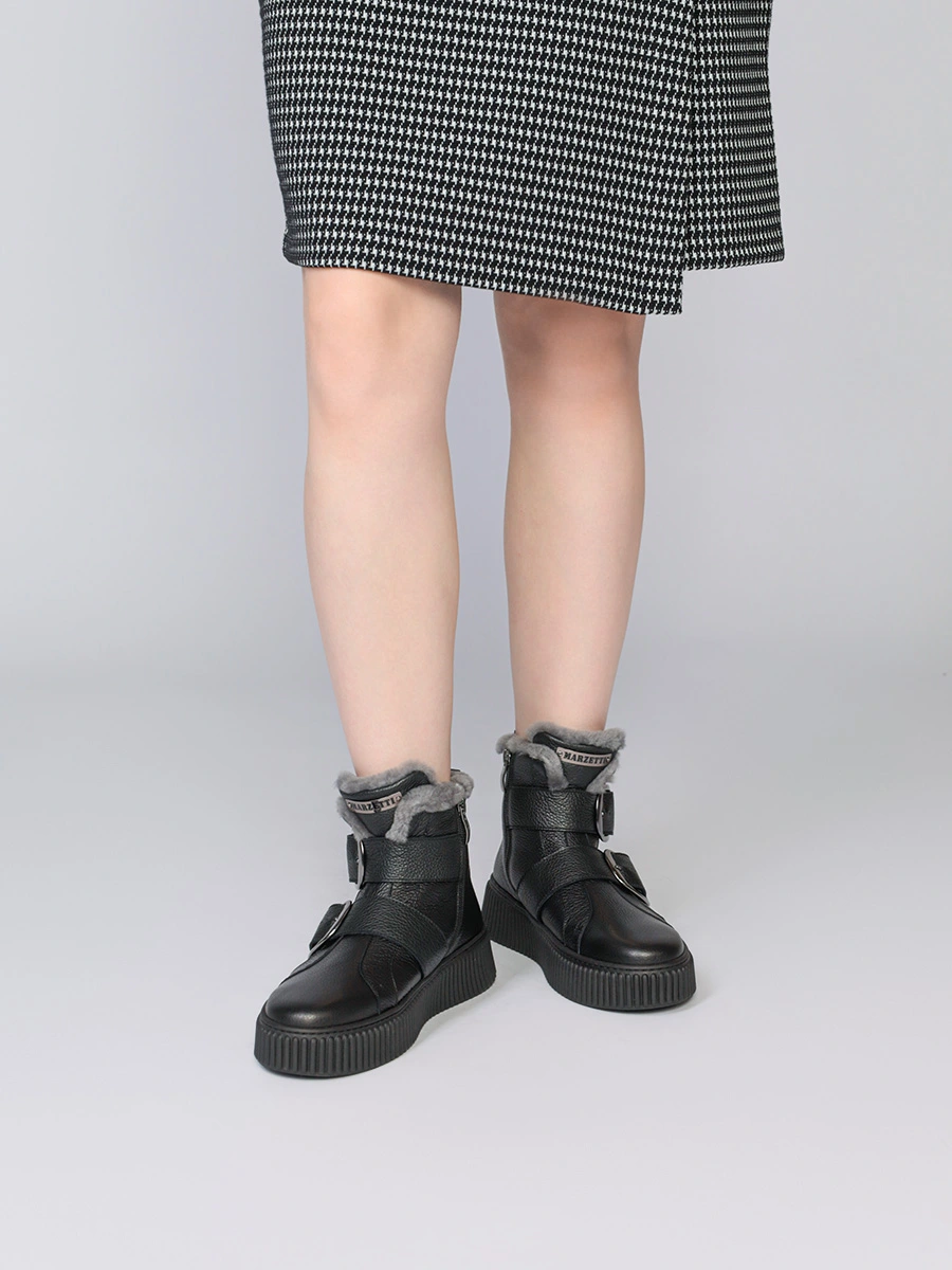 Ботинки с меховой оторочкой на объемной подошве